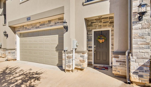 Neat, elegant townhome for your stay in College Station