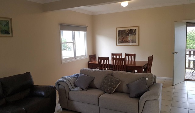 Neat, tidy & comfortable 2 bedroom house centrally located & pet friendly