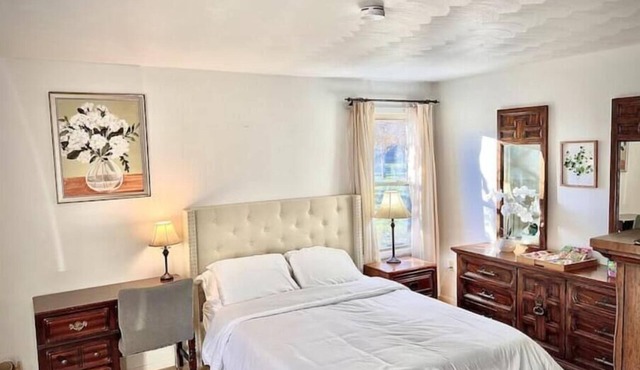 Neat & Tidy Private Entry Cozy Suite in Dayton Area with a Dedicated AC