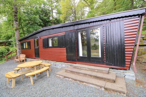 Neaum Crag Lodge ideal for a couple or family with young children in a woodland setting at Skelwith Bridge