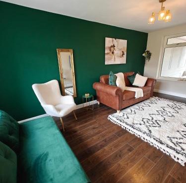 NEC Solihull Home 4 Bedrooms - JLR W Driveway Parking -OFF M42 - 5 Beds 2 Sofa Beds -BHX HS2 South Birmingham - Bickenhill - RegularWork Stays Available - Samina - ARZ Stays