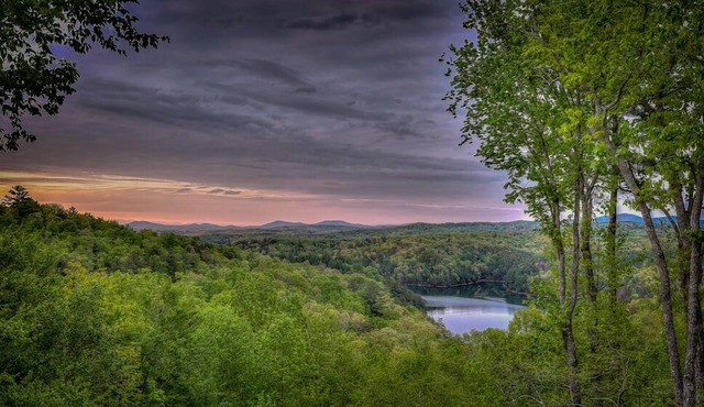 Necowa Cove Overlook - Pet Friendly | Mountain and Lake Views | Hot Tub