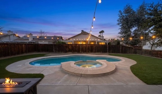 Nectar's Nest, Hemet Pool Home, Hot Tub, Arcade & Game Room, King Master Bedroom