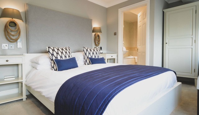 Neddles - Superior King Room - Ensuite with bath