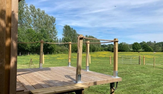 Neddys Rest, Repurposed Horse Box, Luxury Stay