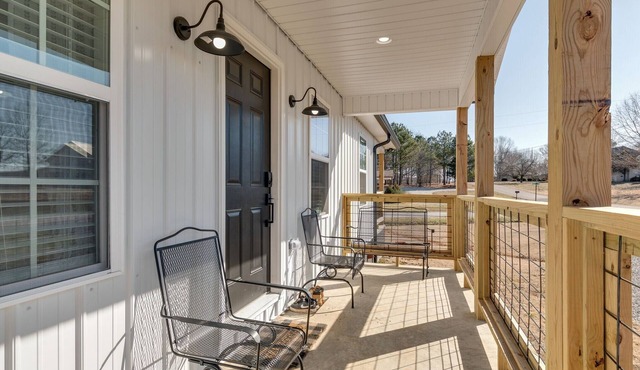 Need a break? Love to fish, boat or play golf? The White House is perfect.