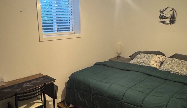 Need a nice room? 3 min walk to beach & 2 miles from town & separate entrance!