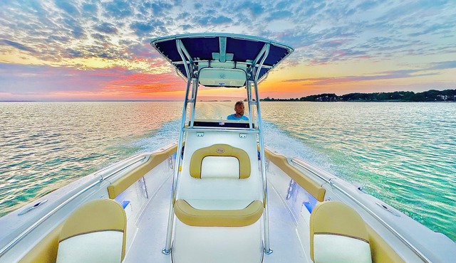 Need a vacation? Walk to the waterfront 🌊 at the Bungalow ⭐️ ⭐️ ⭐️ ⭐️ ⭐️