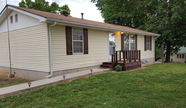 Needles Eye In Shell Knob. Lake View! 2 Min To Grocery Store. Newly remodeled!