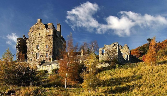 Neidpath Castle Barmkin, by The River Tweed