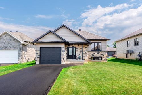 Neighbourhood Gem near Downtown Cornwall & St Lawrence River