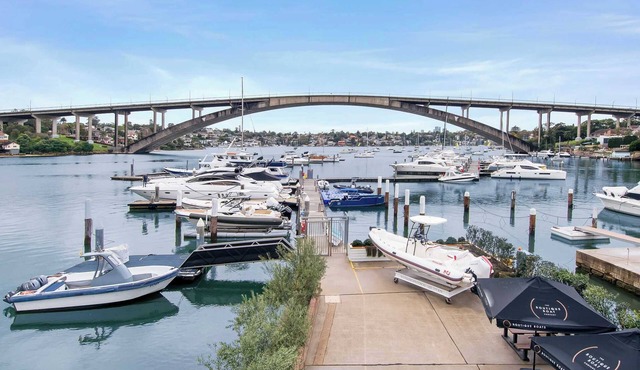 Neighbouring Sydney Harbour Retreats for 12 guests
