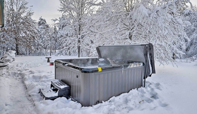 Nekoosa Golf Course Retreat w/Hot Tub!