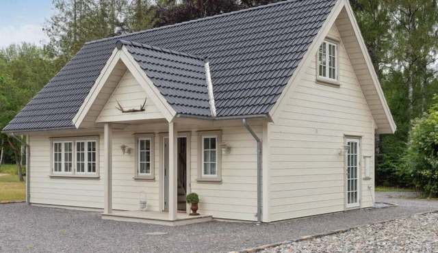 "Nell" - 3.2km to the inlet by Interhome