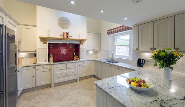 Nell Tom 5 star Luxury Cottage hideaway with stunning views