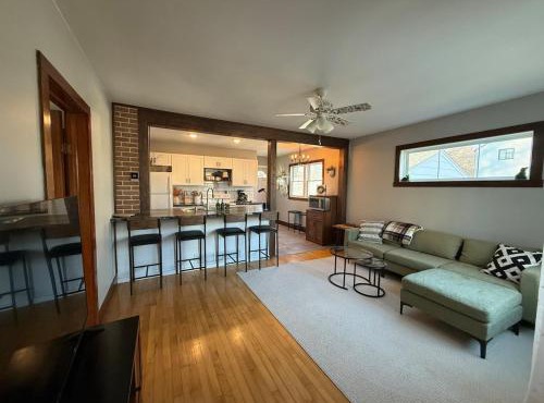 Nellie's Nest - Spacious & Walkable Downtown Home