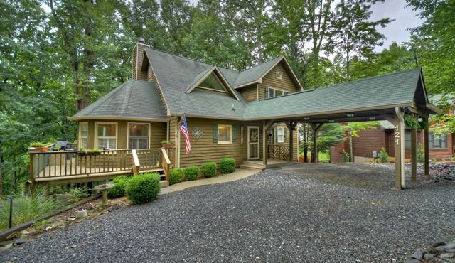 Nellie's Place- Quiet Mtn. Getaway with Scenic View, Wifi, & Community Amenities