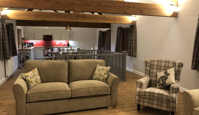 Nellies Shed, 3 bedroom cottage with hot tub. Wolds Way Holiday Cottages