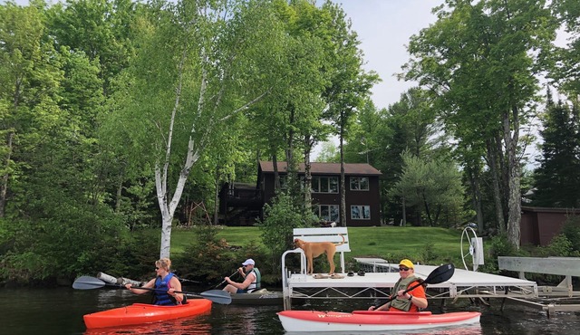 Nelson Lake Retreat: beautiful views of the lake both inside and out.