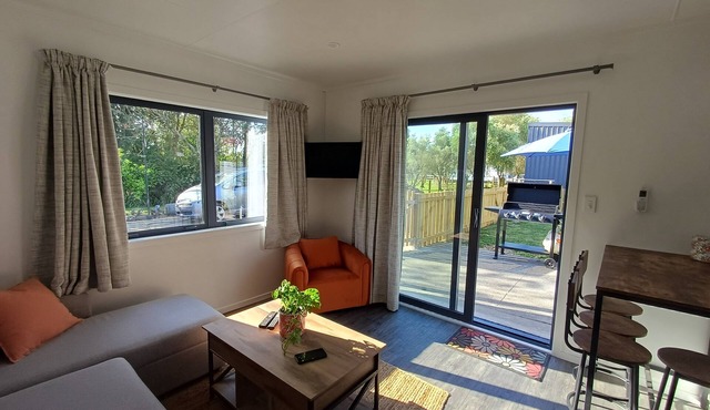 Nelson Road AirBnB - last house on the edge of town, 5 mins from the city centre