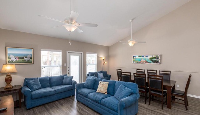 Nemo Cay Resort D142K Poolside