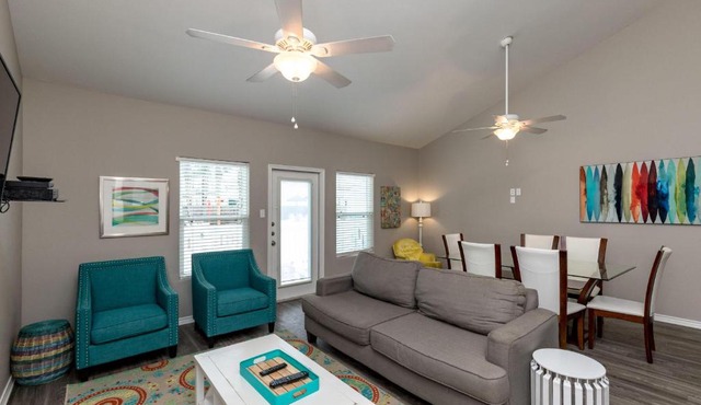 Nemo Cay Resort D146K Poolside