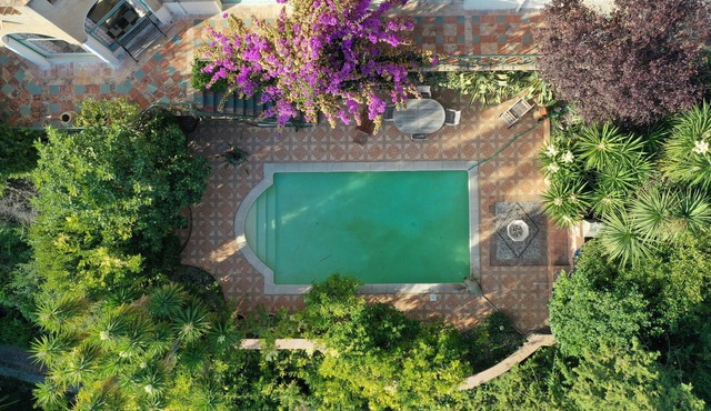 Neo-Provencal perfumer's villa with listed park and breathtaking views