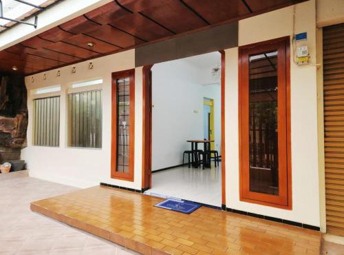 Neomi Guesthouse Malang