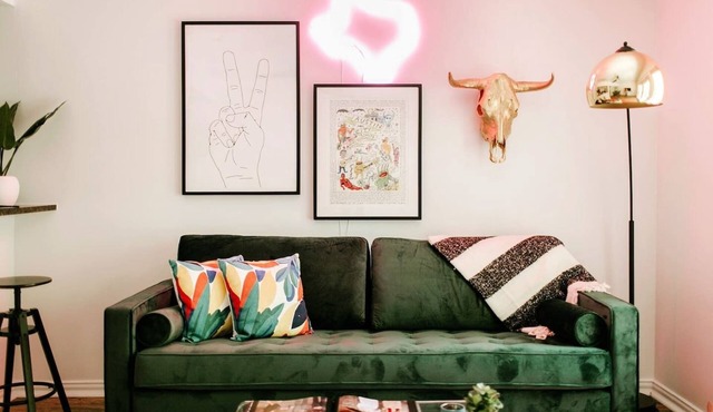 Neon Cool with Pool, Clarksville by Downtown * FREE PARKING