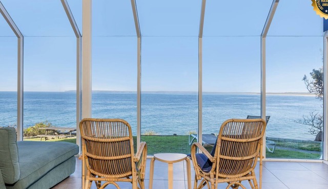 Neptune - Absolute Beachfront - Stunning Views