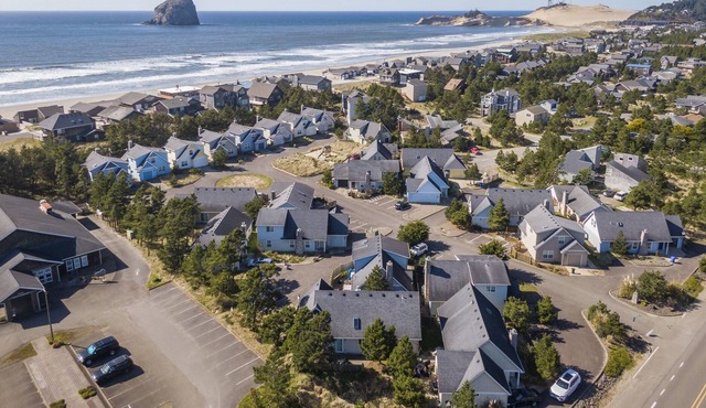 Neptune's Nest #120 - Perfect PC beach home. Cozy, great location.