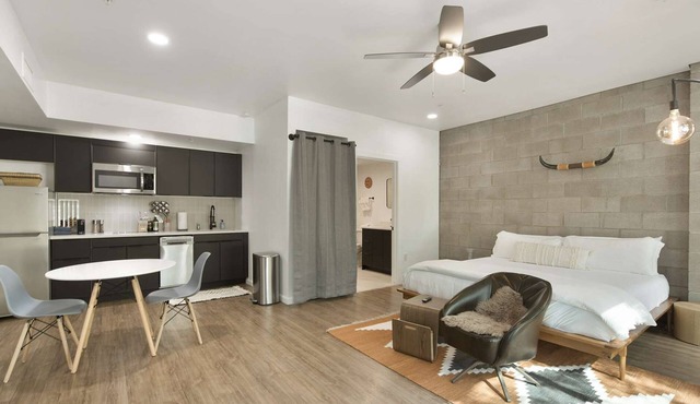 Neptune's Studio Apartment with Pool!