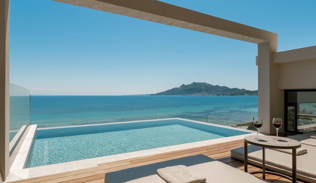 Nerea Deluxe Seafront Villa, Iconic Infinity Pool