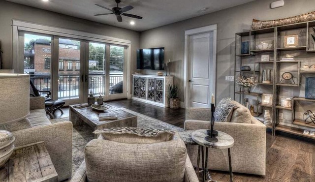 Nest on West - Small town charm | Downtown Condo | Walk to shops