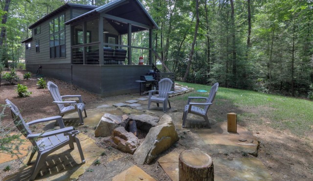 Nesthaven: A cozy boho-chic tiny home with a deck, fire pit, & nearby waterfall