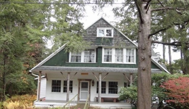 Nestle in this classic "Birchwood" Cottage Eagles Mere.