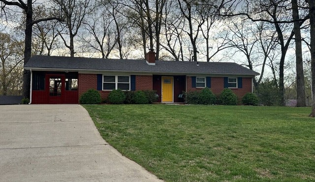 Nestled A'more- Just under 1/2 mile from Moors Marina!