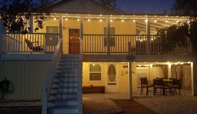 Nestled between the BEACH & BANKS CHANNEL- walk to PIER, RESTAURANTS & GROCERY!