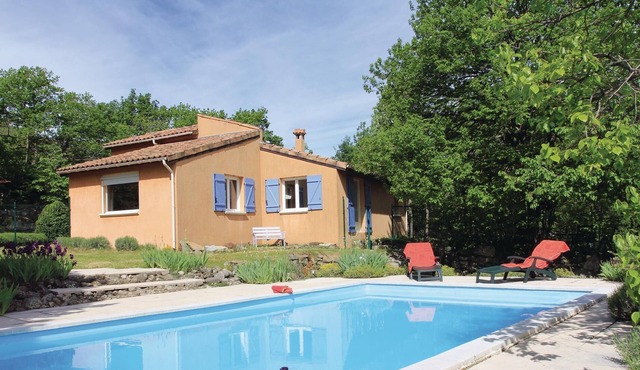 Nestled in a 7,000 m² green oasis with shrubs, chestnut trees, wild flowers, roses and irises, this