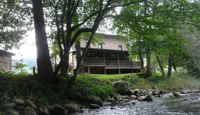 Nestled In A Mountain Setting With Several Water, Scenic, And Shopping Venues.