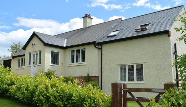 Nestled In Northumbrian Village Of Otterburn w/Sun Lounge To Patio & Garden