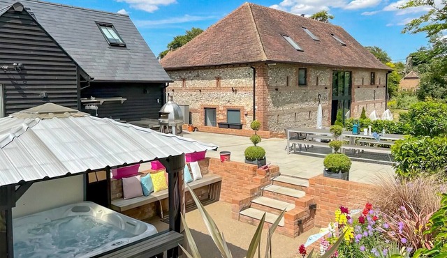 Nestled in idyllic Kent countryside, this beautiful Grade II listed, flint-and-brick barn has been t