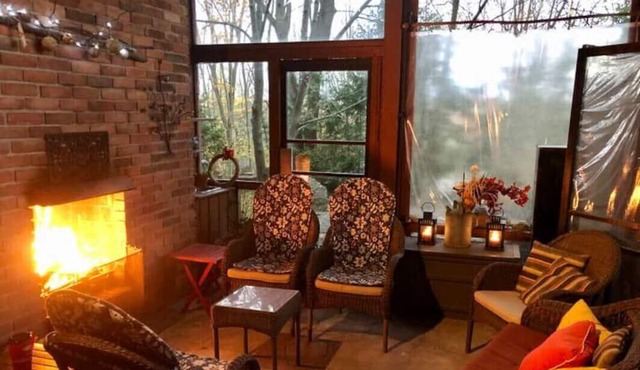 Nestled in nature; 2BD apt. in artist & writer's home