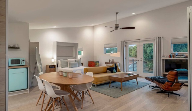 Nestled In Nature Studio - Pet-Friendly