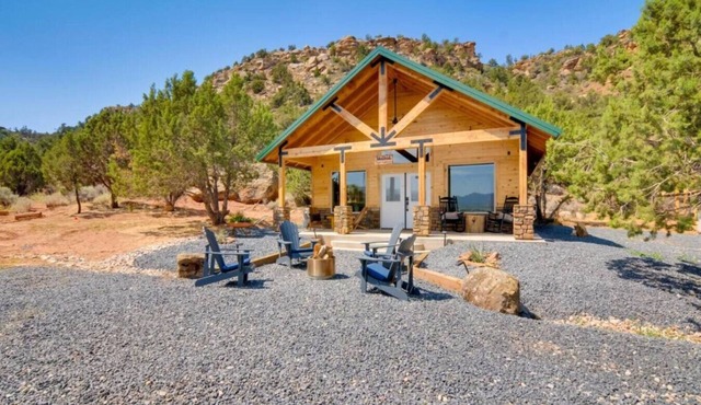 Nestled in Nature Zion’s Gateway-Jacuzzi Suite