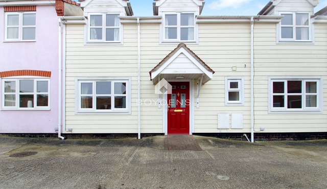 Nestled in the heart of Frinton on Sea is this terraced mews cottage offering open plan living
