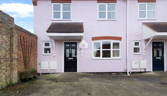 Nestled in the heart of Frinton on Sea is this terraced mews cottage offering open plan living