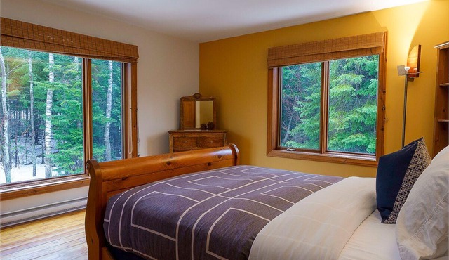 Nestled in the heart of nature, La Romane combines contemporary design, warmth, and comfort — featuring a private spa year-round, billiard room, and a heated pool in summer.