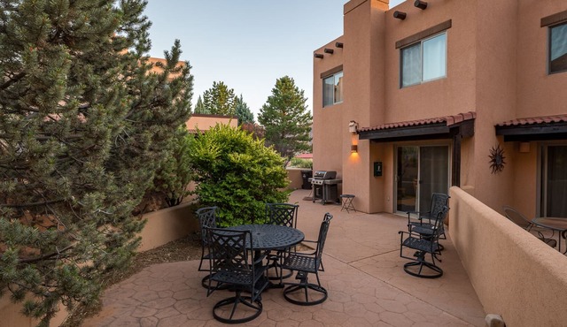Nestled in the Rocks | Close to Golf Course & Town