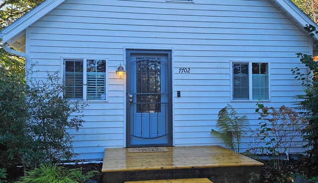 Nestled in the charming University Place, our cozy house is a perfect retreat!